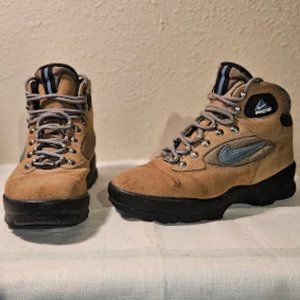 Nike ACG Air Boots